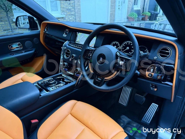 Rolls-Royce Cullinan Черный