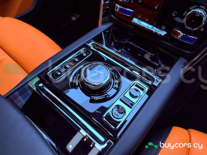 Rolls-Royce Cullinan Черный