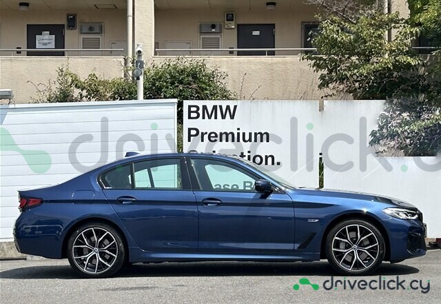BMW 5 series Blue