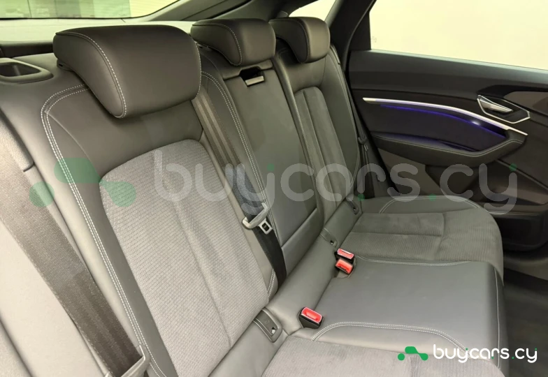 Audi Q8 e-tron Синий