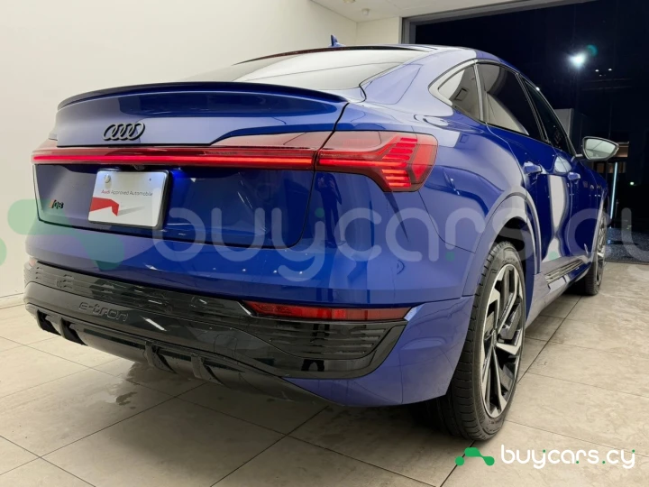 Audi Q8 e-tron Синий