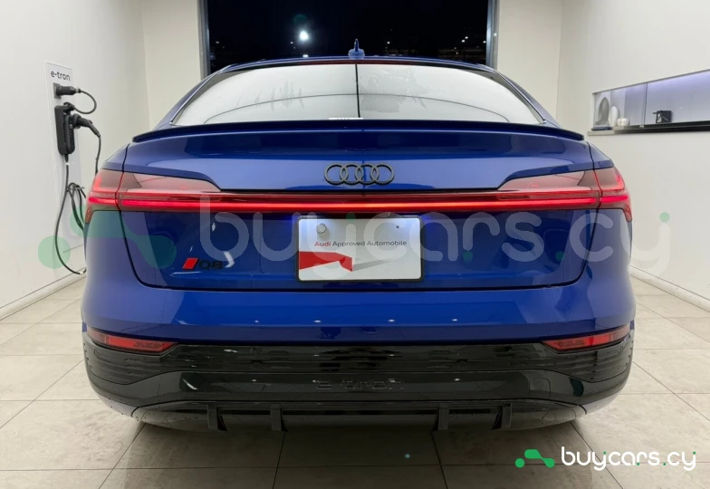 Audi Q8 e-tron Синий