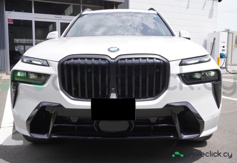 BMW X7 White