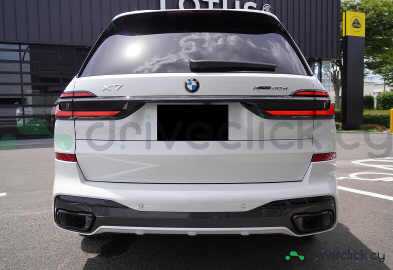 BMW X7 White