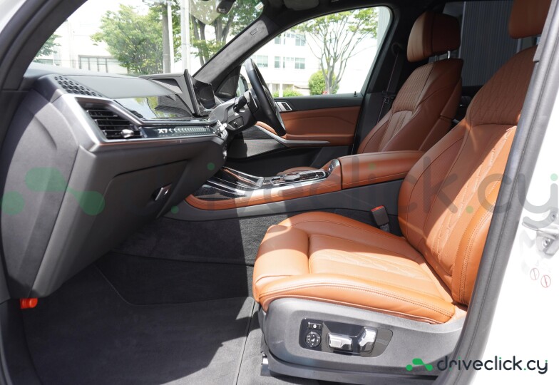 BMW X7 White