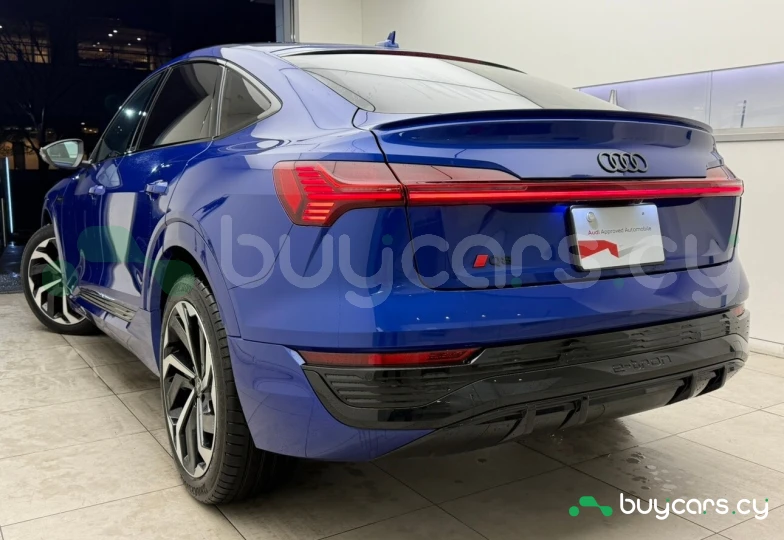 Audi Q8 e-tron Синий