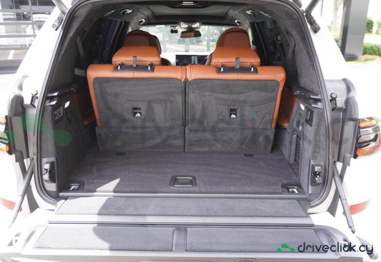 BMW X7 White