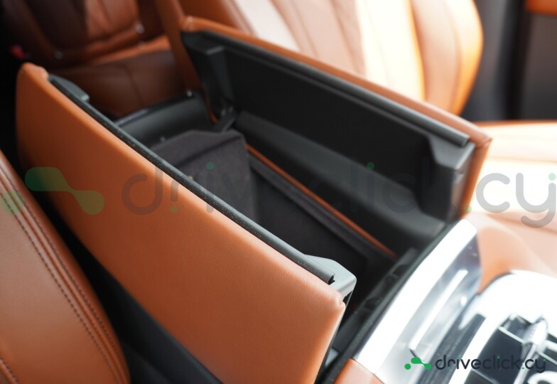 BMW X7 White