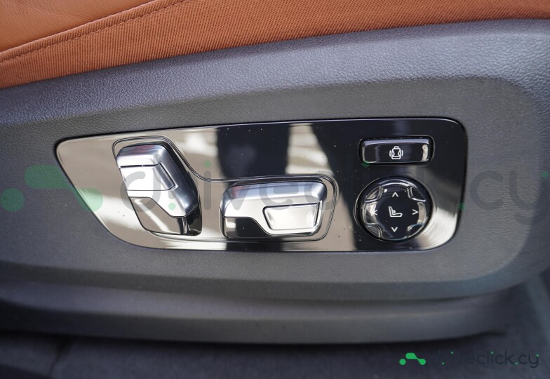 BMW X7 White