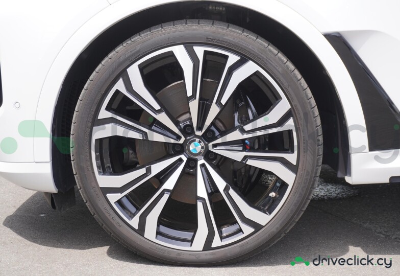 BMW X7 White