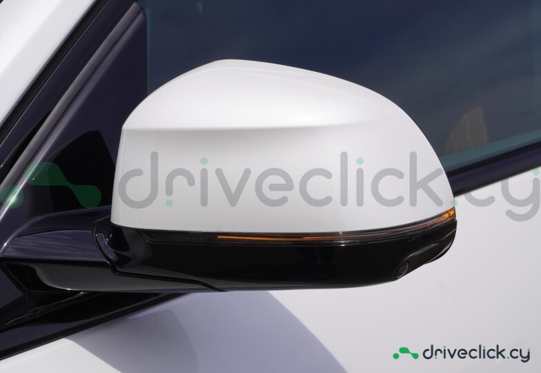 BMW X7 White