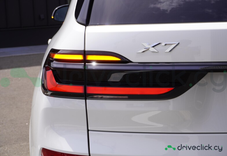 BMW X7 White