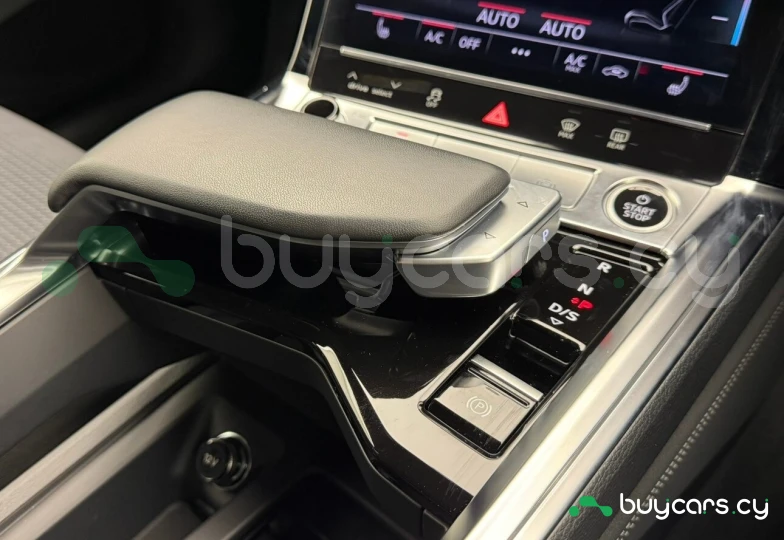 Audi Q8 e-tron Синий