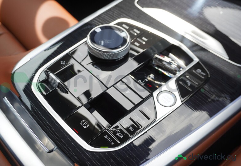 BMW X7 White