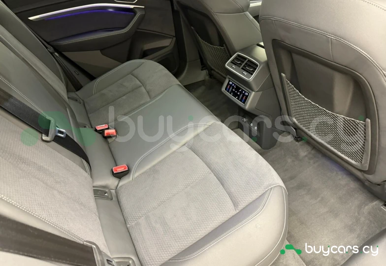 Audi Q8 e-tron Синий