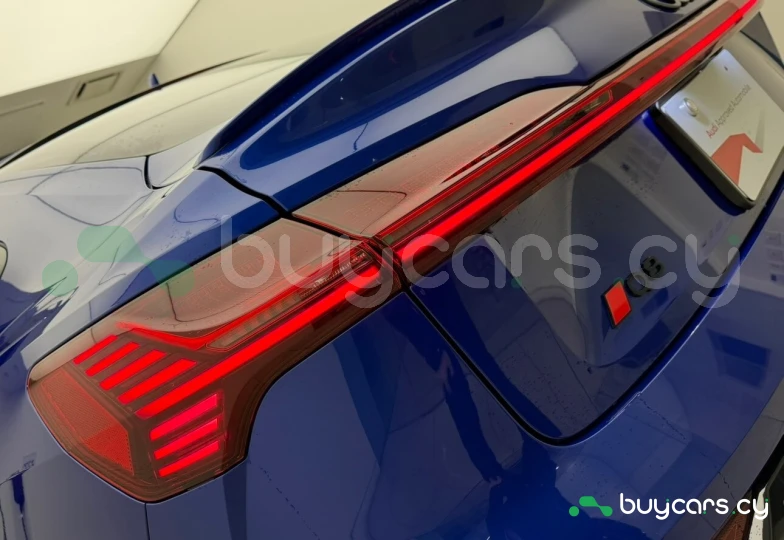 Audi Q8 e-tron Синий