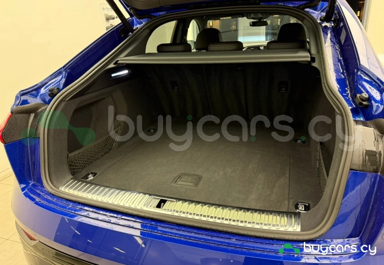 Audi Q8 e-tron Синий