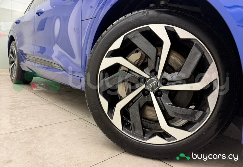 Audi Q8 e-tron Синий
