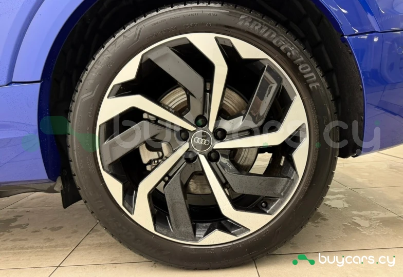 Audi Q8 e-tron Синий