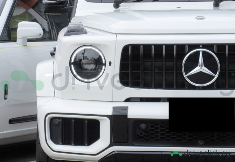 Mercedes G-class White