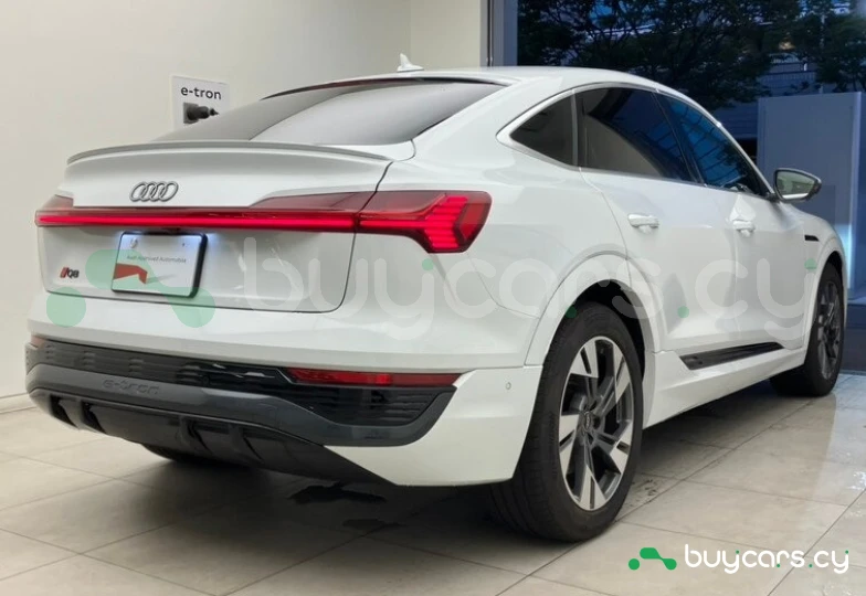 Audi Q8 e-tron White