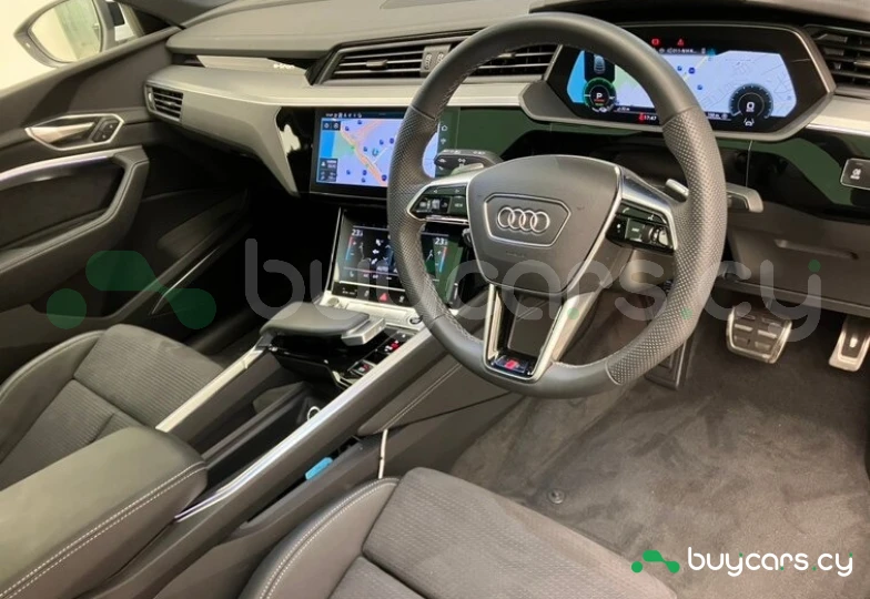 Audi Q8 e-tron White