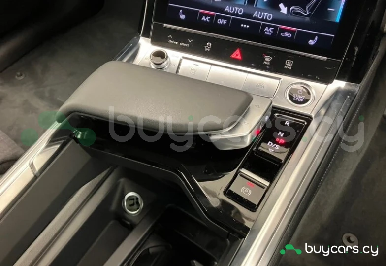 Audi Q8 e-tron White