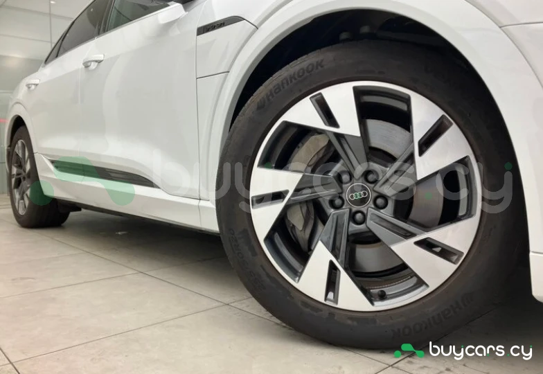 Audi Q8 e-tron White