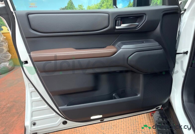 Toyota Land Cruiser 250 White