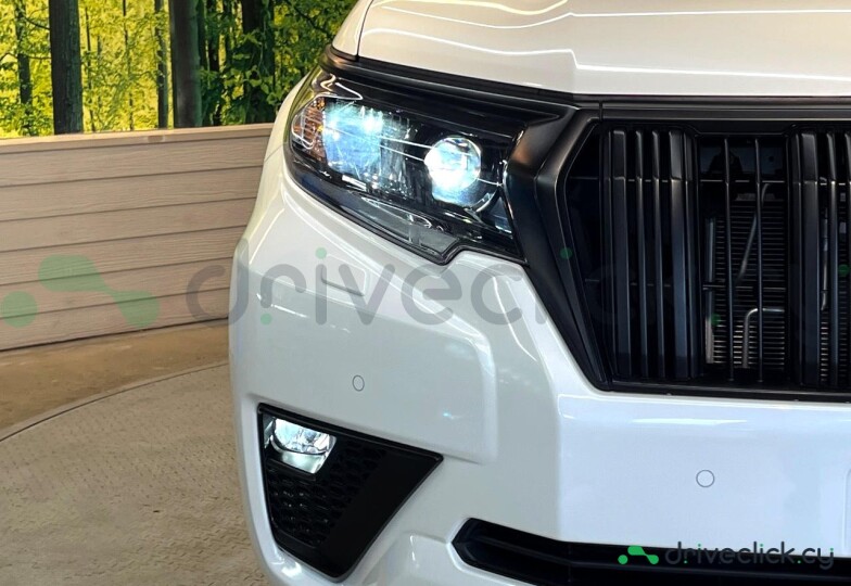 Toyota Land Cruiser Prado White