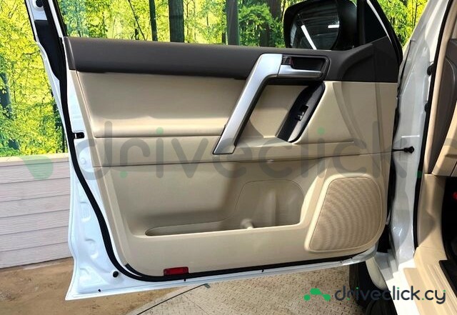 Toyota Land Cruiser Prado White