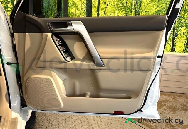 Toyota Land Cruiser Prado White