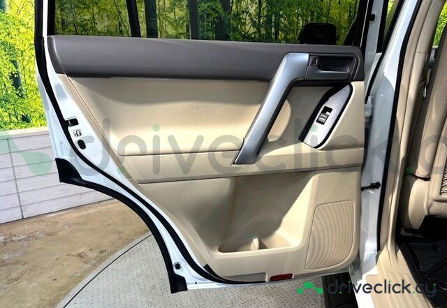 Toyota Land Cruiser Prado White