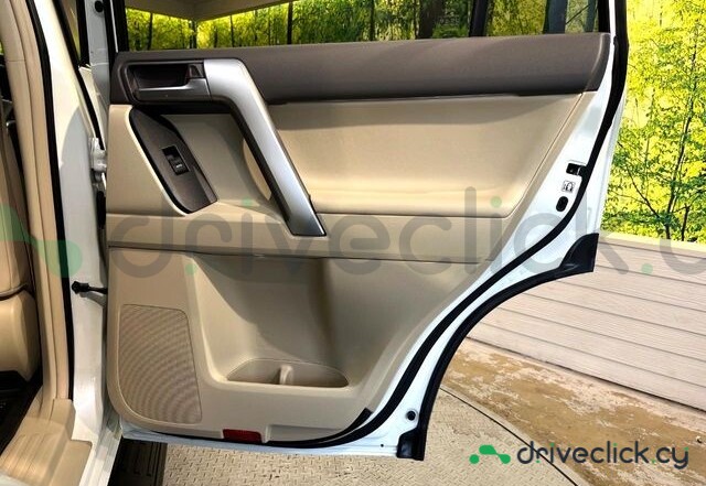 Toyota Land Cruiser Prado White