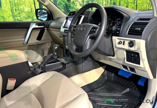 Toyota Land Cruiser Prado White