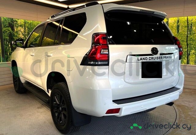 Toyota Land Cruiser Prado White