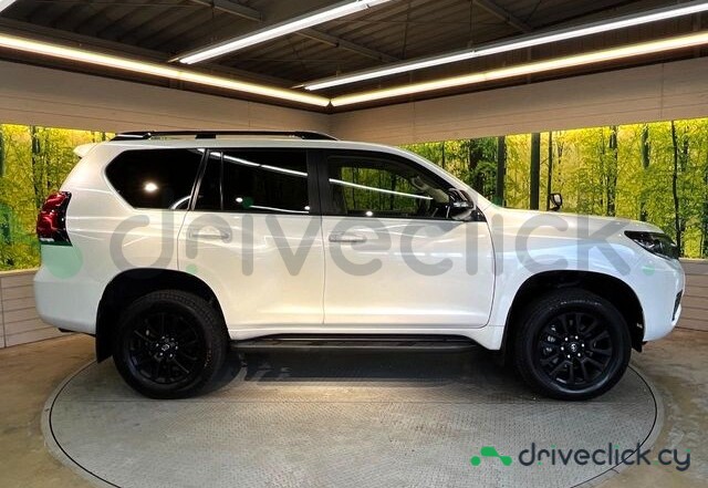 Toyota Land Cruiser Prado White