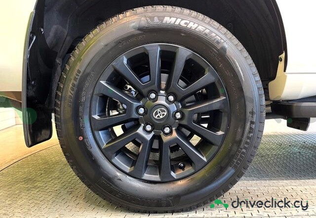Toyota Land Cruiser Prado White