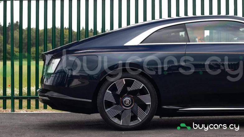 Rolls-Royce Spectre Blue