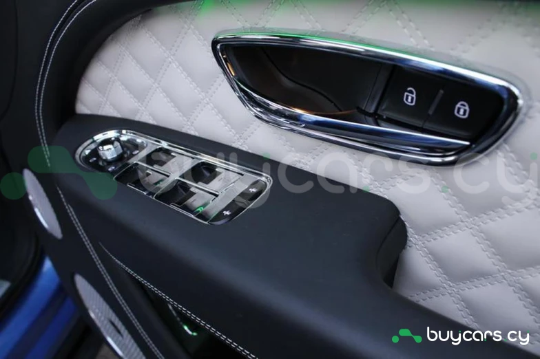 Bentley Bentayga Синий