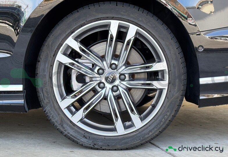 Audi A8 Black