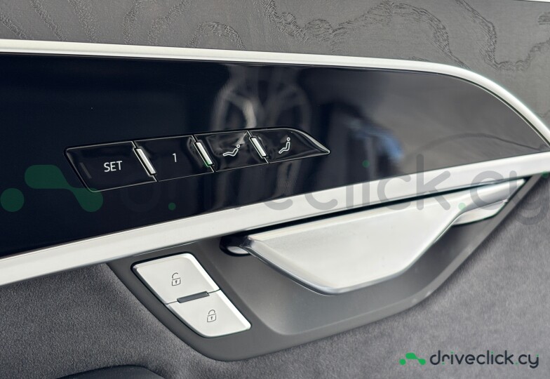 Audi A8 Black