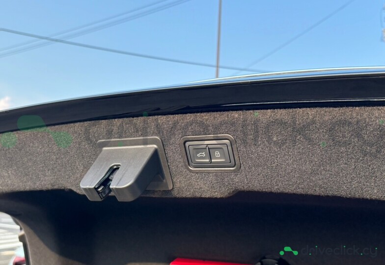 Audi A8 Black