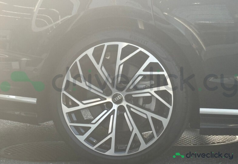Audi A8 Black
