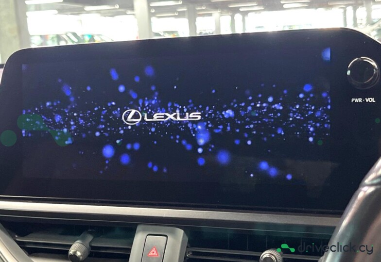 Lexus UX Green