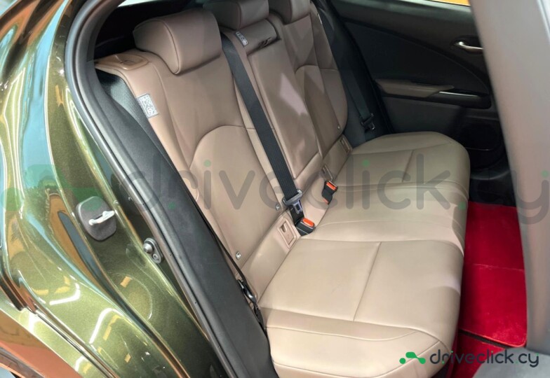 Lexus UX Green