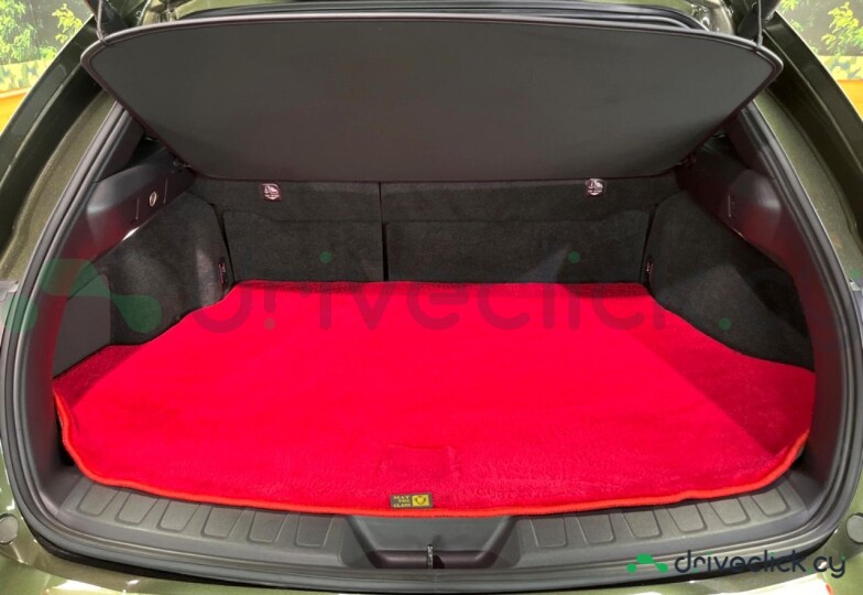 Lexus UX Green