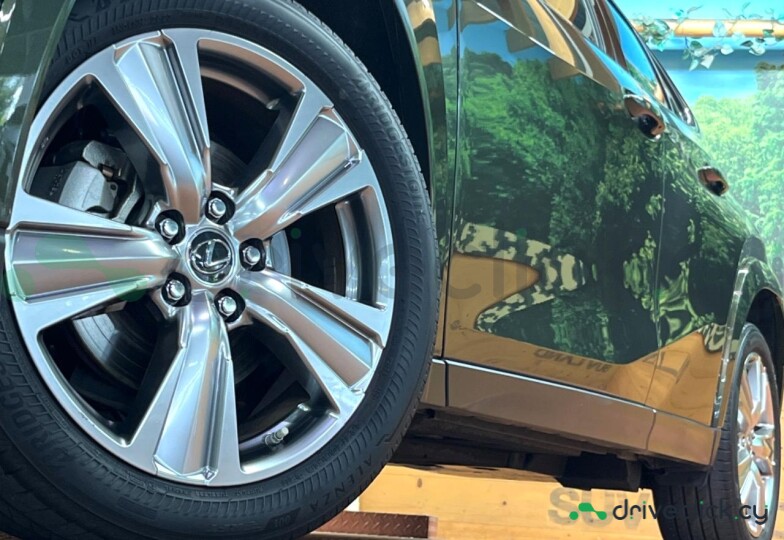 Lexus UX Green