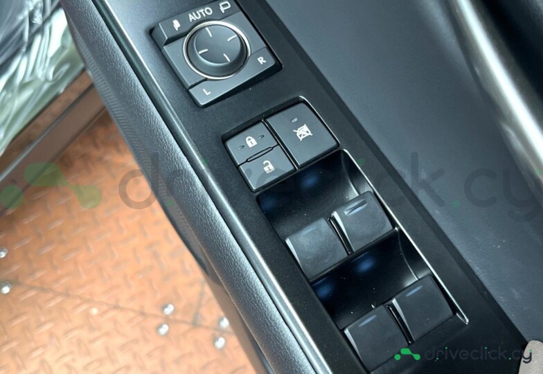 Lexus UX Green