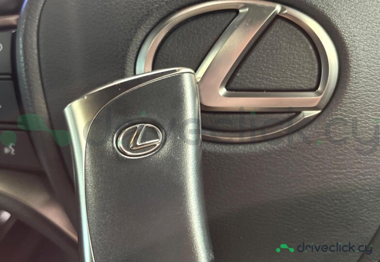 Lexus UX Green